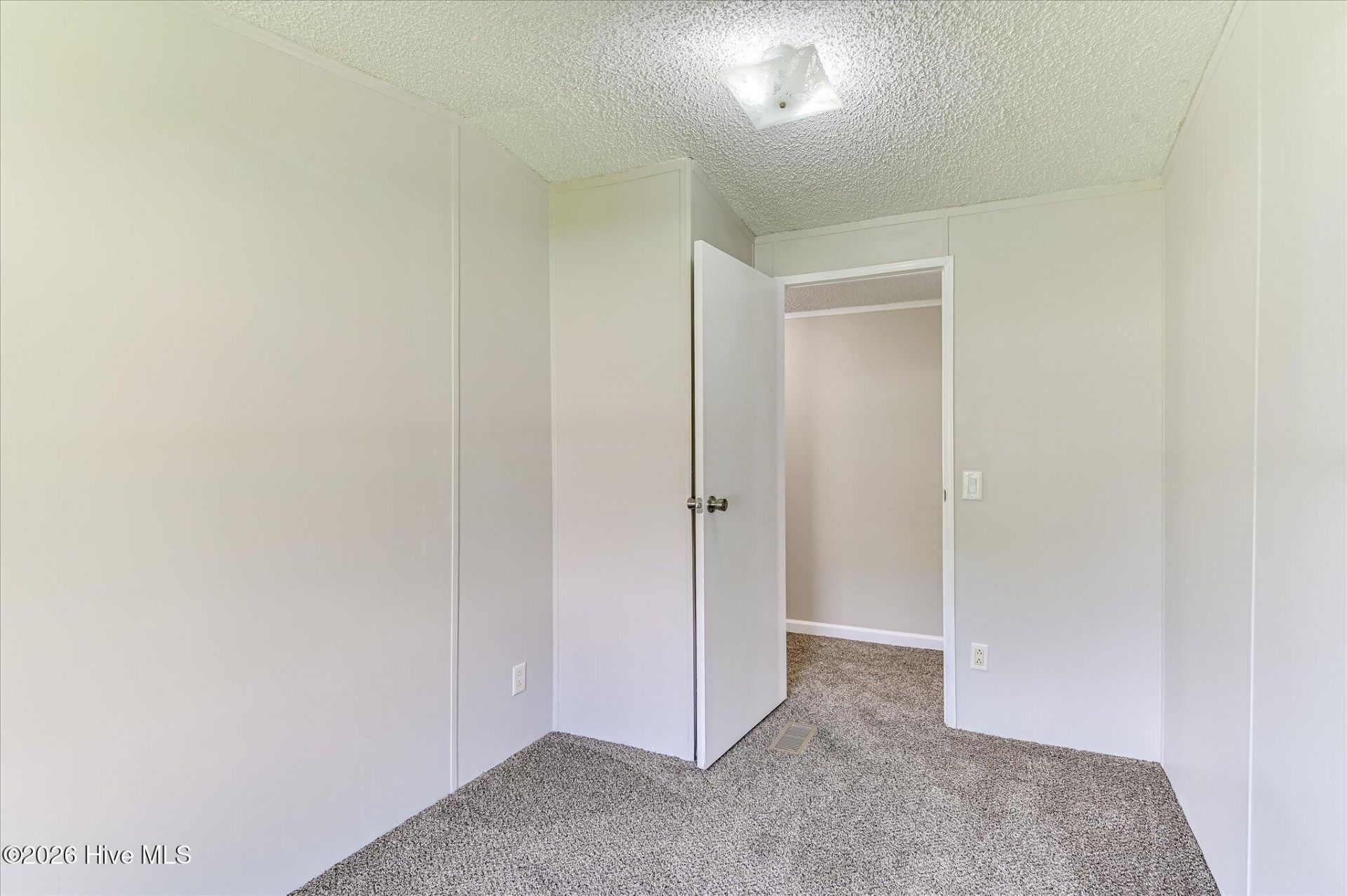 195 Riverbend Drive Photo 18