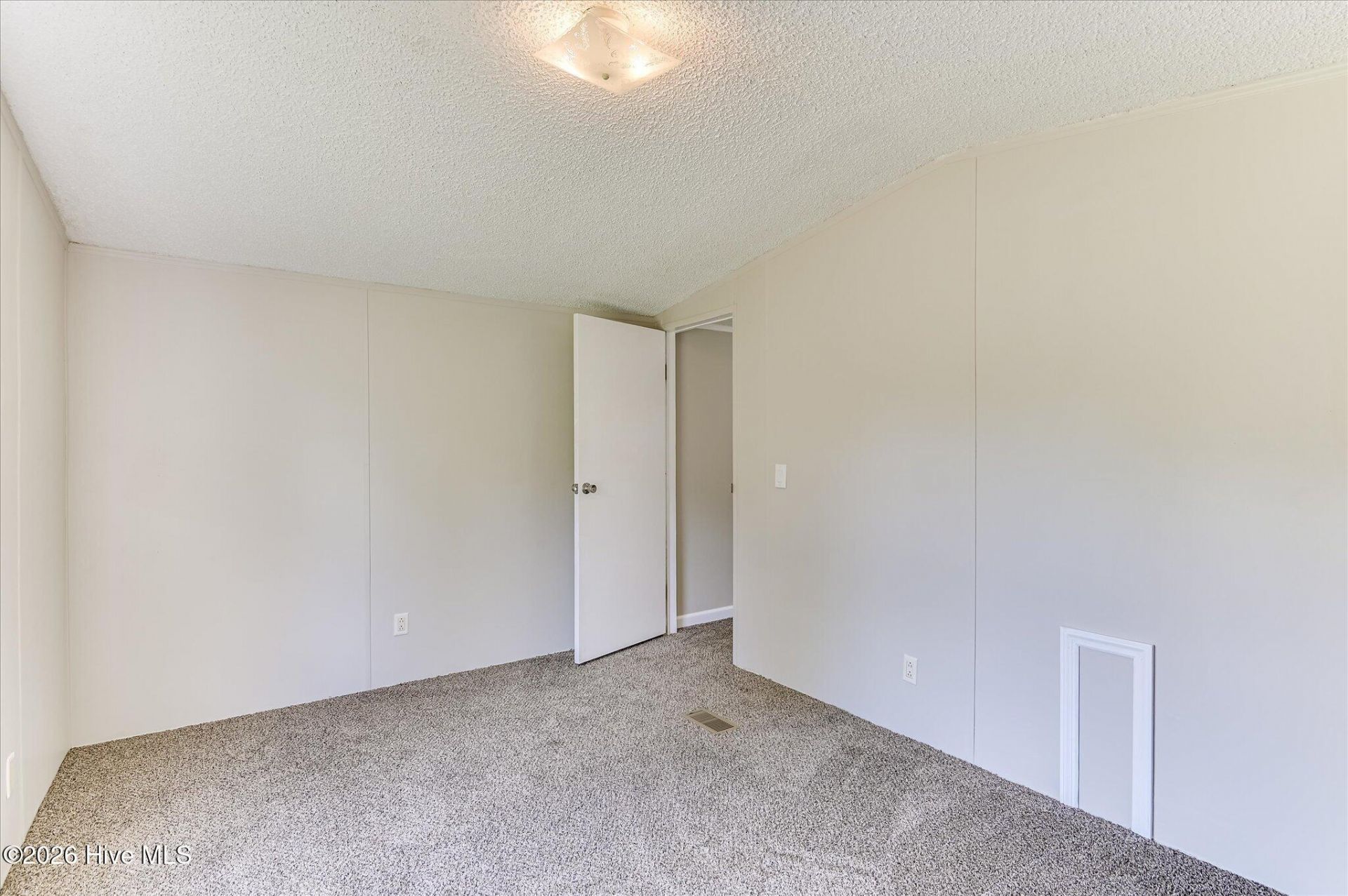 195 Riverbend Drive Photo 21