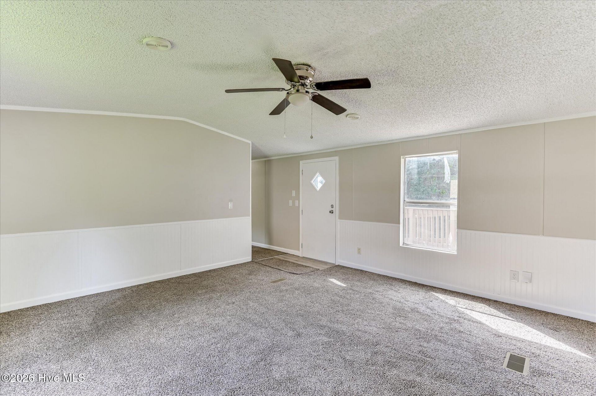 195 Riverbend Drive Photo 4
