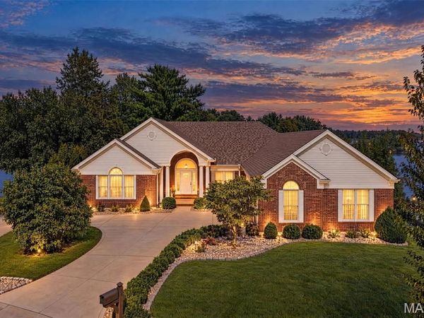 33 Moorings Drive, Lake St Louis, MO 63367