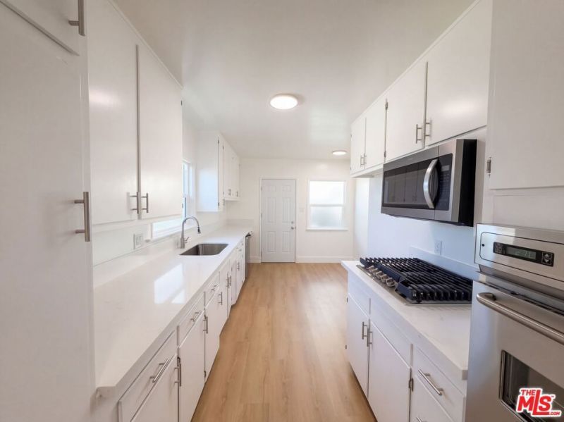 3520 S J Street, Oxnard, CA 93033 Main Photo
