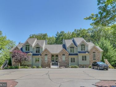 46 MOUNTAINWOODS DRIVE, LAKE HARMONY, PA 18624
