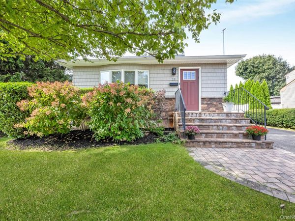 25 Frank Avenue , Farmingdale, NY 11735