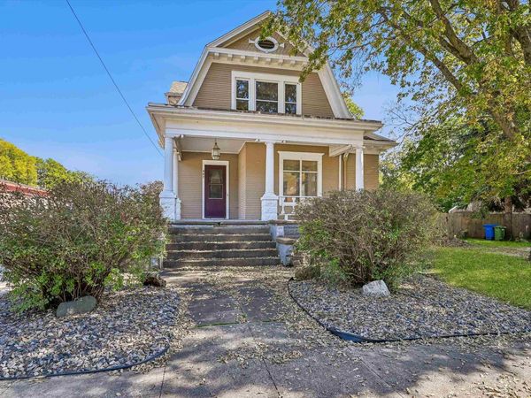 407 SE 3RD Street, Waverly, IA 50677