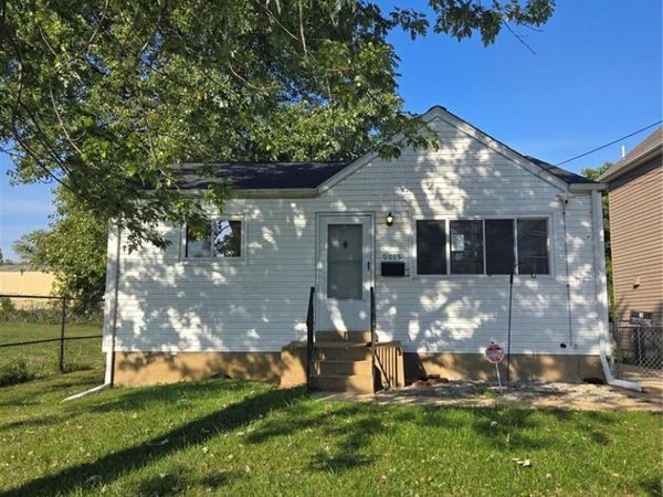 9915 Erie Drive , St Louis, MO 63125