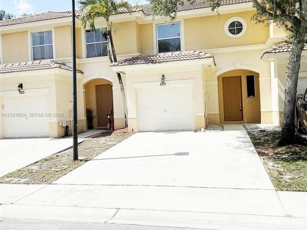 285 River Bluff Ln , Royal Palm Beach, FL 33411
