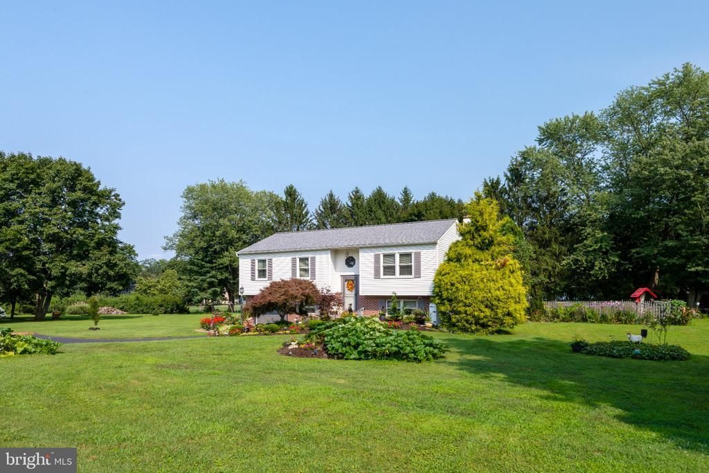 112 CLEARFIELD LANE , COATESVILLE, PA 19320