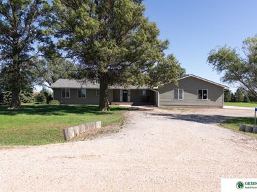 1019 R Road, York, NE 68467
