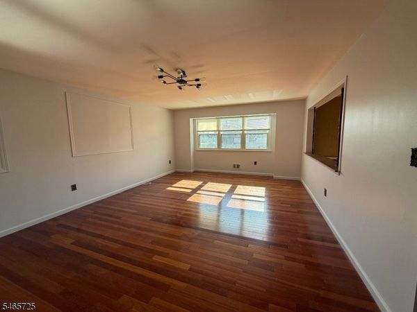 2707 Merrywood Dr, Edison, NJ 08817