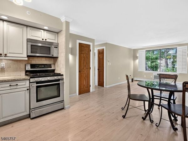 1510 Faulkner Ct, Mahwah, NJ 07430