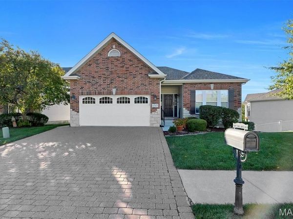 1717 Moss Rock Drive, St Charles, MO 63303