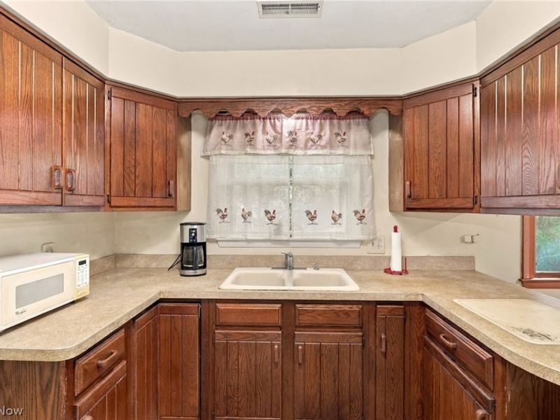 460 Rock Creek Run, Amherst, OH 44001 Photo 16
