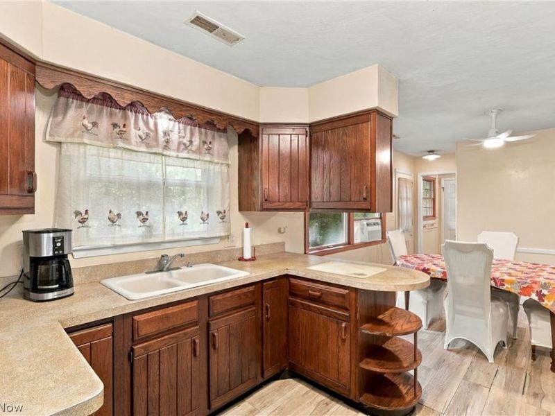 460 Rock Creek Run, Amherst, OH 44001 Photo 17