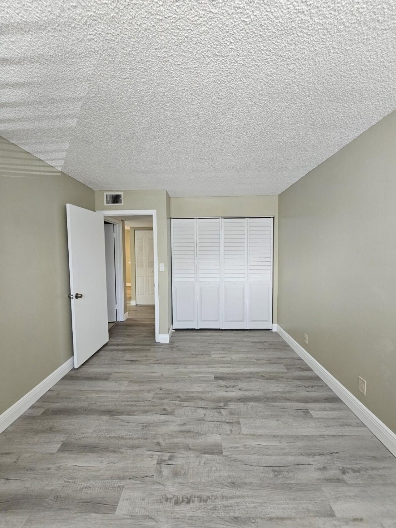 1820 N Congress Avenue, Unit 201, West Palm Beach, FL 33401 Photo