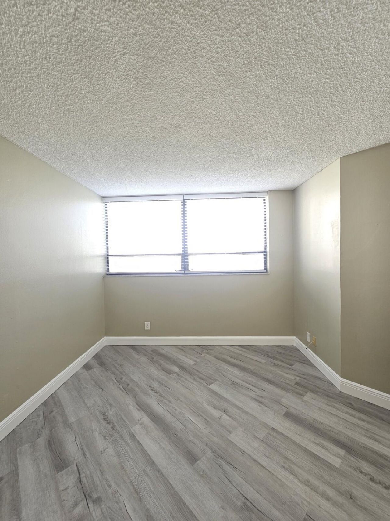 1820 N Congress Avenue, Unit 201, West Palm Beach, FL 33401 Photo