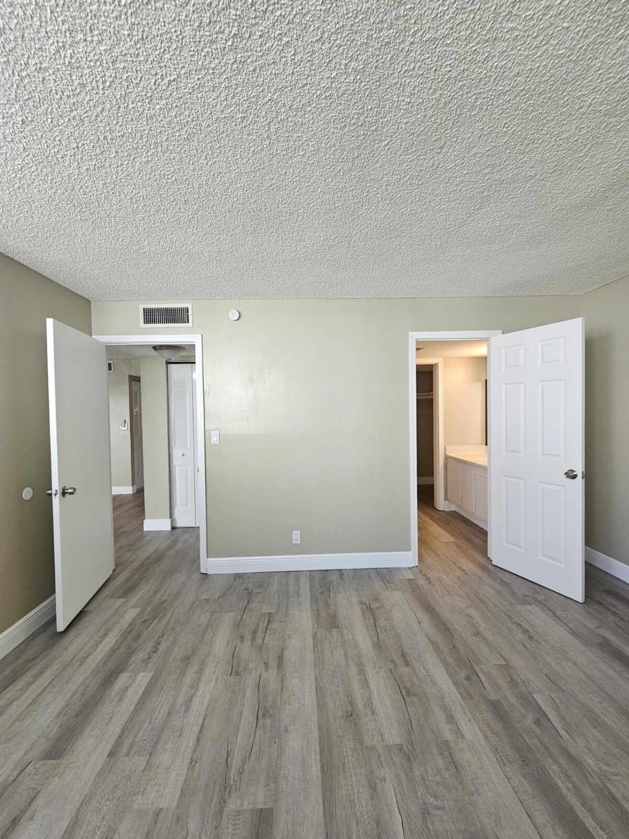 1820 N Congress Avenue, Unit 201, West Palm Beach, FL 33401 Photo
