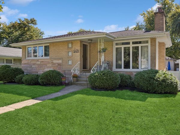 9431 Congress Park Avenue, Brookfield, IL 60513
