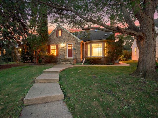 680 Mount Curve Boulevard, Saint Paul, MN 55116