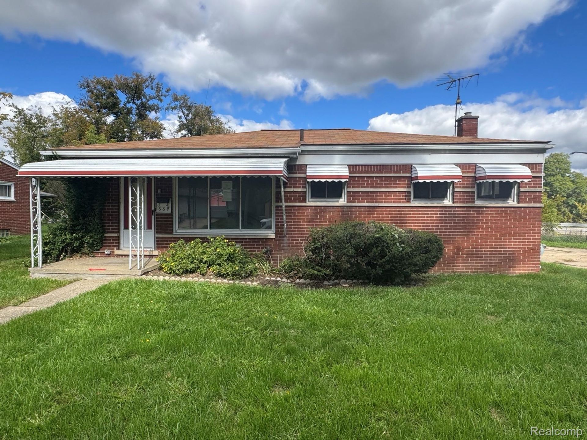 667 Riverside Street, Pontiac, Mi 48342 Main Photo