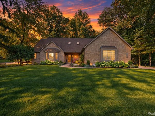 2236 Quiet Valley Trail, Brighton Township, Mi 48114