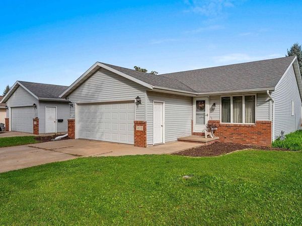 1400 W WEILAND LANE, Appleton, WI 54914