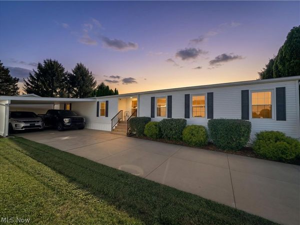 605 Sandtrap Circle , Painesville Twp, OH 44077