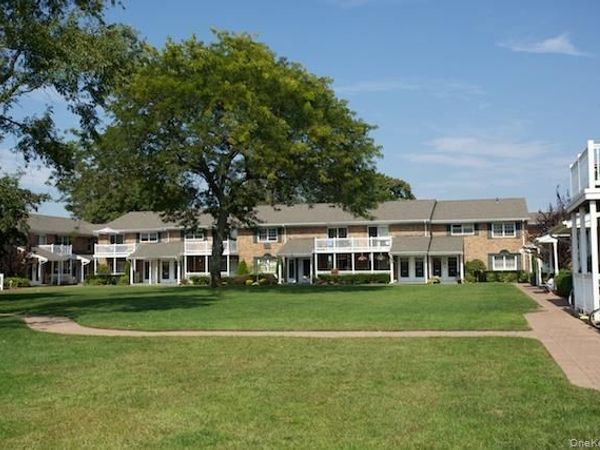 20 Saxon Avenue , Unit 09, Bay Shore, NY 11706