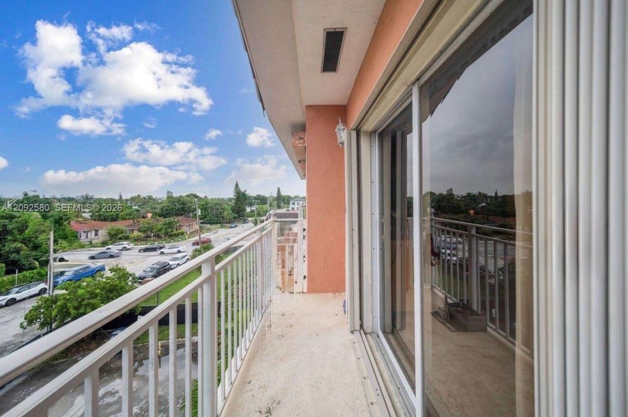 9008 Collins Ave , Unit 402, Surfside, FL 33154 Photo