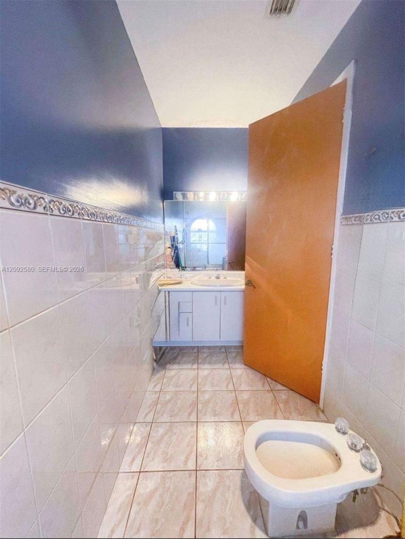 9008 Collins Ave , Unit 402, Surfside, FL 33154 Photo