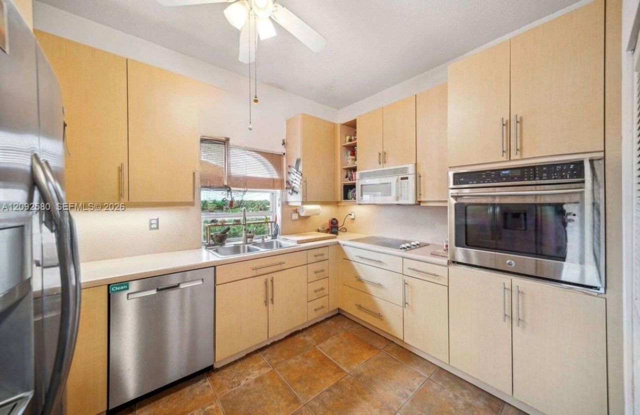 9008 Collins Ave , Unit 402, Surfside, FL 33154 Photo