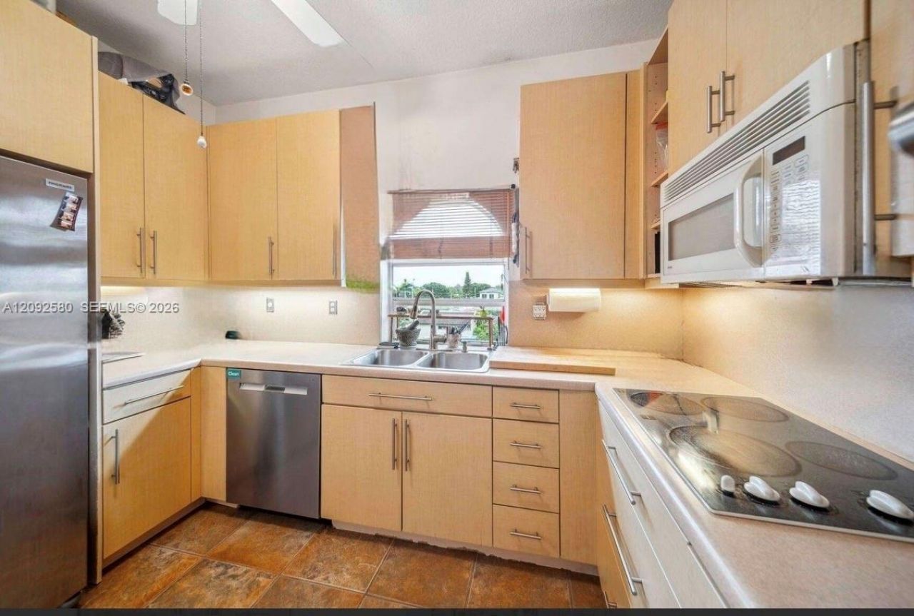 9008 Collins Ave , Unit 402, Surfside, FL 33154 Photo