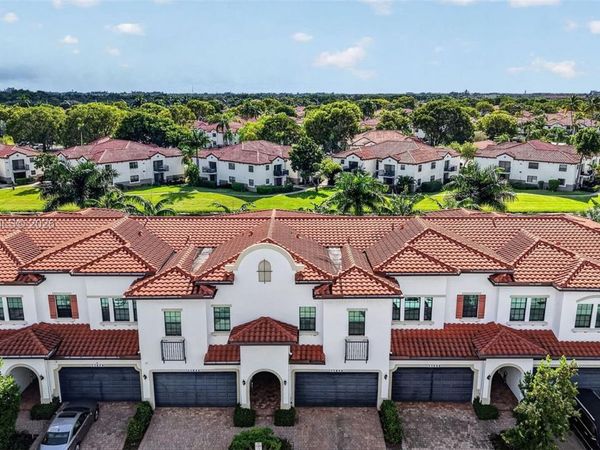 11646 SW 13th Ln , Pembroke Pines, FL 33025