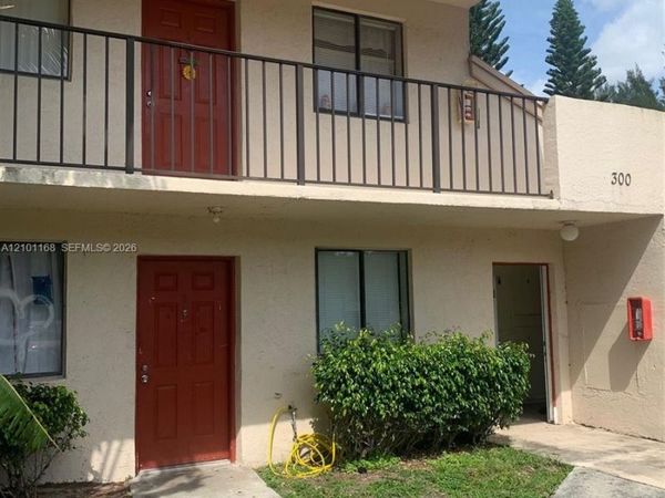 300 Nottingham Cir , Unit J, Green Acres, FL 33463