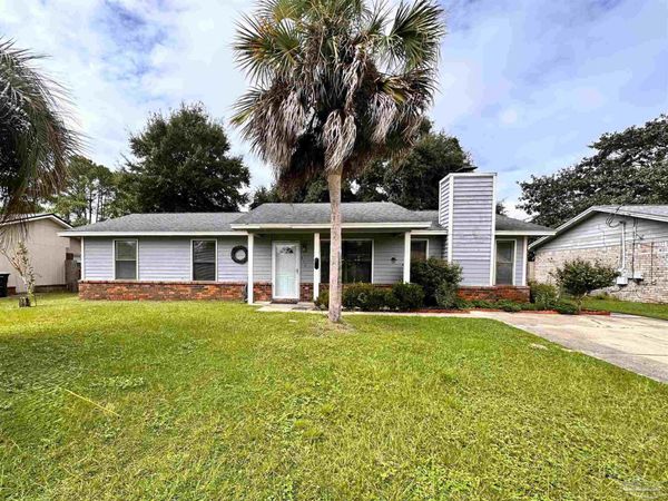 819 Amberway Dr, Pensacola, FL 32506