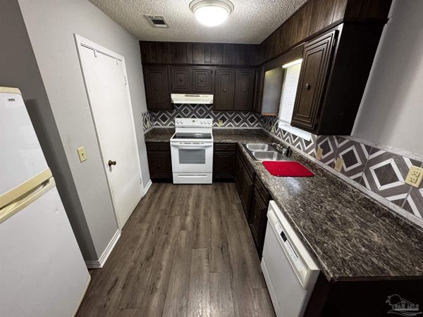 4240 Del Almirante Cir, Pace, FL 32571