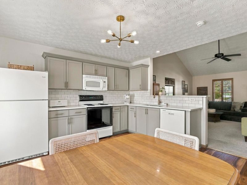 2998 Dustins Way, Unit 68, Columbus, OH 43228 Photo 17