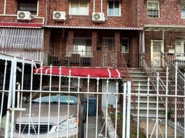 4775 Barnes Avenue , Bronx, NY 10470