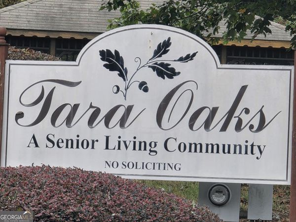 6880 Tara Oaks Drive, Riverdale, GA 30274