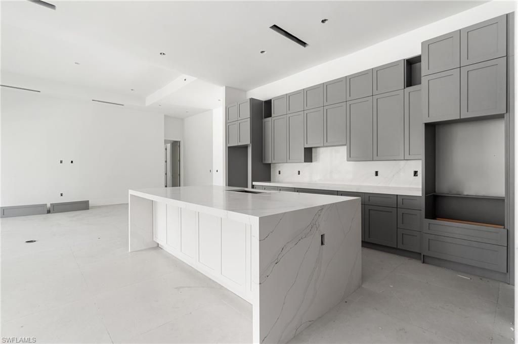721 Golden Gate Blvd W, Naples, FL 34120 Photo