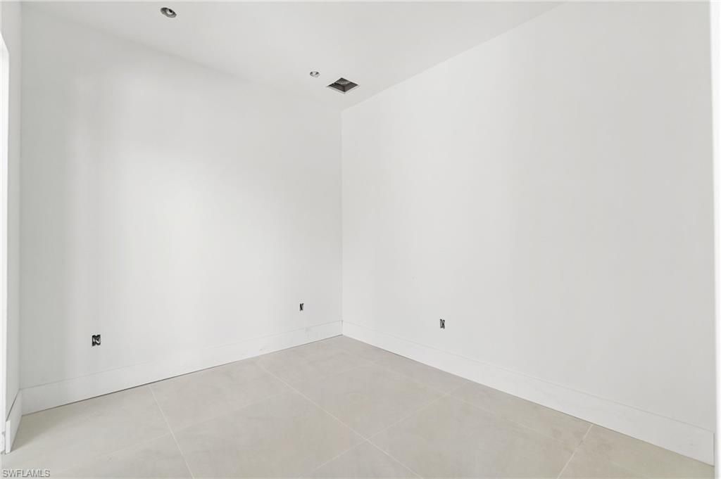 721 Golden Gate Blvd W, Naples, FL 34120 Photo