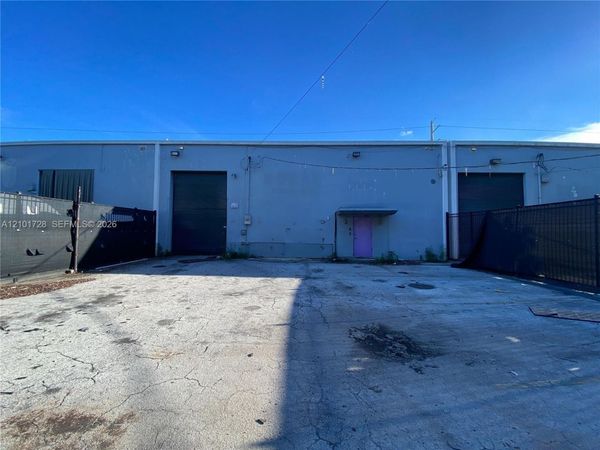 1756 NW 23rd St , Miami, FL 33142