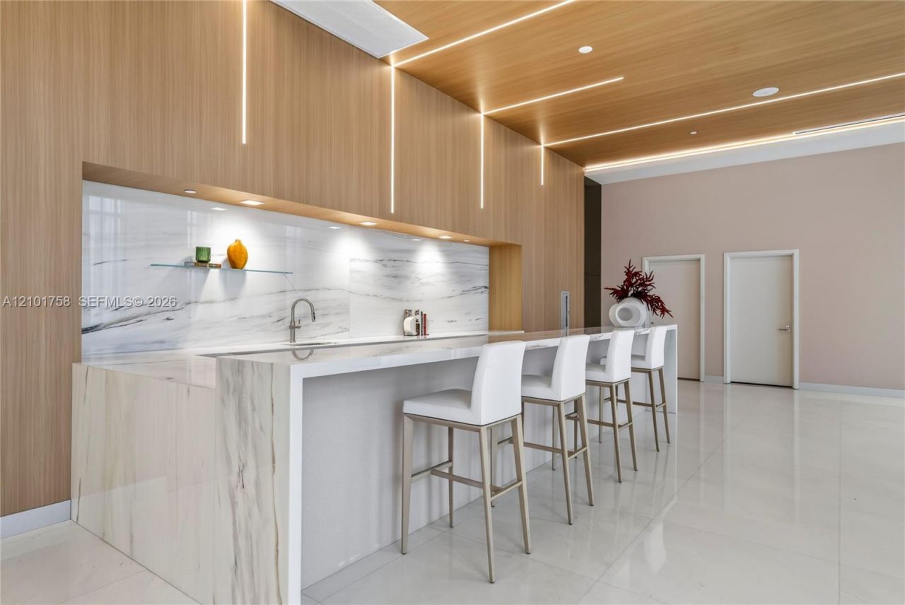 1170 E Hallandale Beach Blvd, Unit 1107, Hallandale Beach, FL 33009 Photo