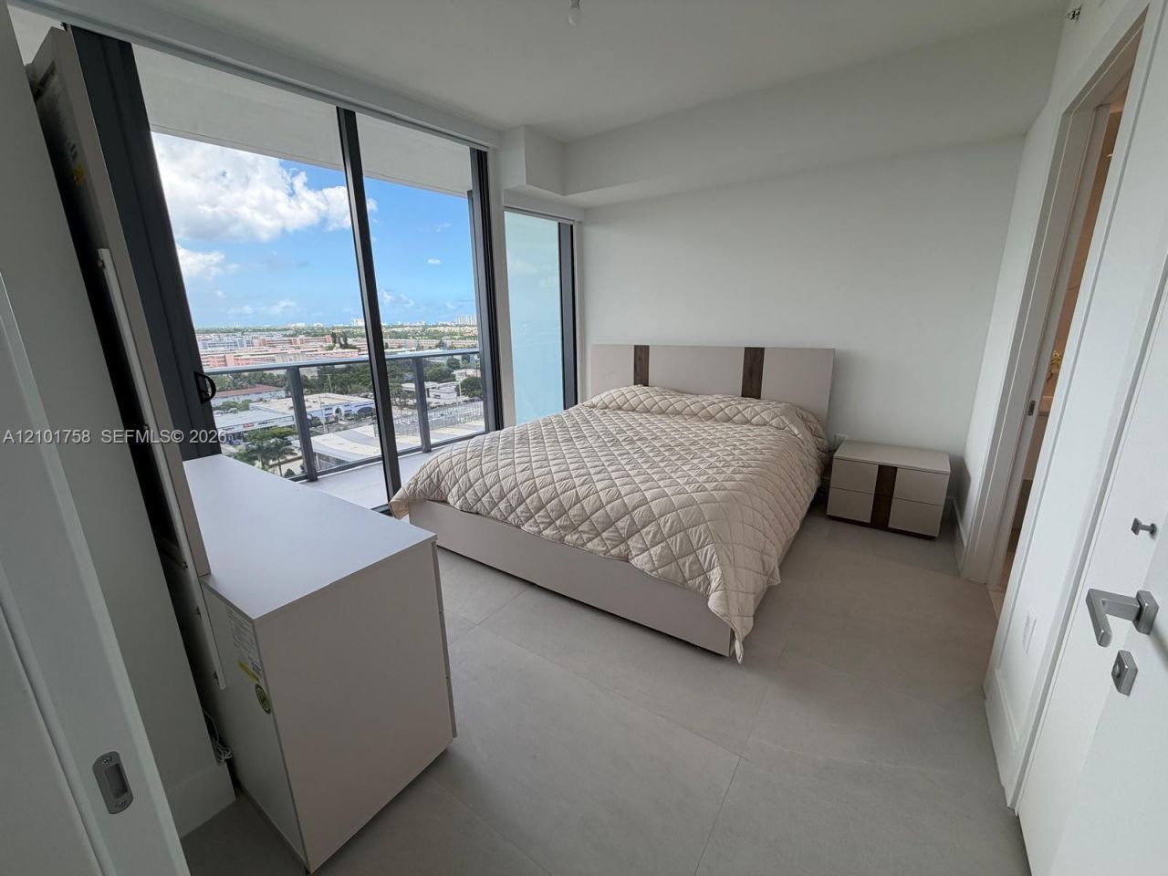 1170 E Hallandale Beach Blvd, Unit 1107, Hallandale Beach, FL 33009 Photo