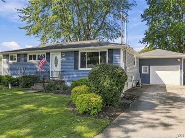 242 Seneca Place, Lancaster, NY 14086