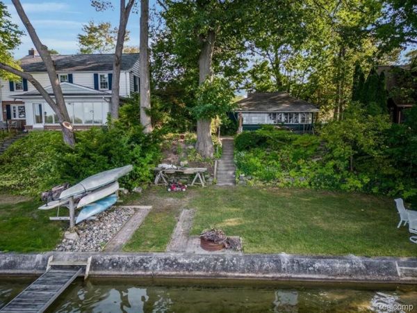 4324 S Shore Street, Waterford Township, Mi 48328