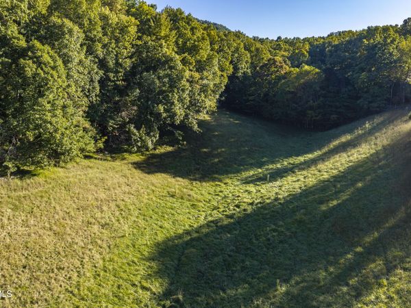 1544 Whispering Pines Road, Johnson City, TN 37601