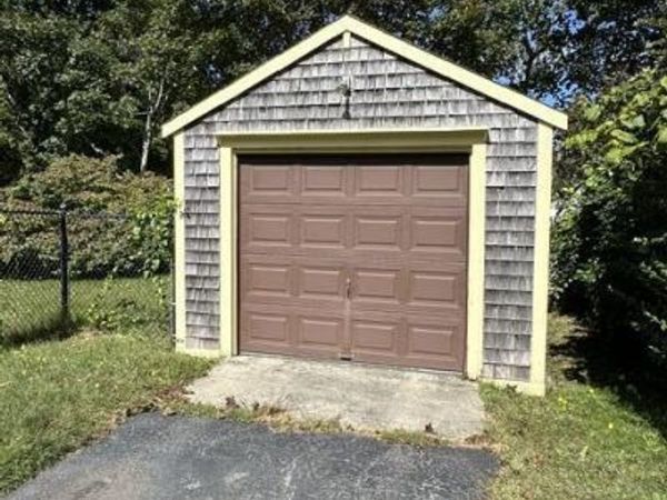 12 Stevens Street, Hyannis, MA 02601