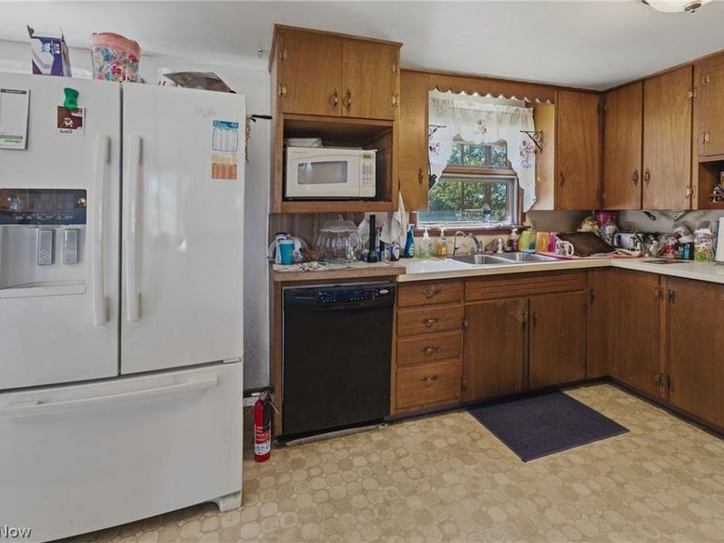 7660 Brookview Street, Louisville, OH 44641 Photo 33