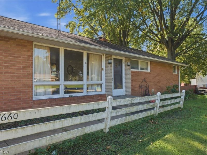 7660 Brookview Street, Louisville, OH 44641 Photo 4