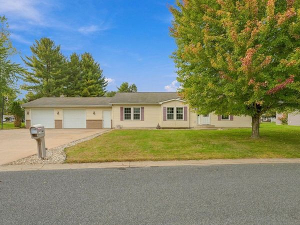 1027 Prairie Circle, Menomonie, WI 54751
